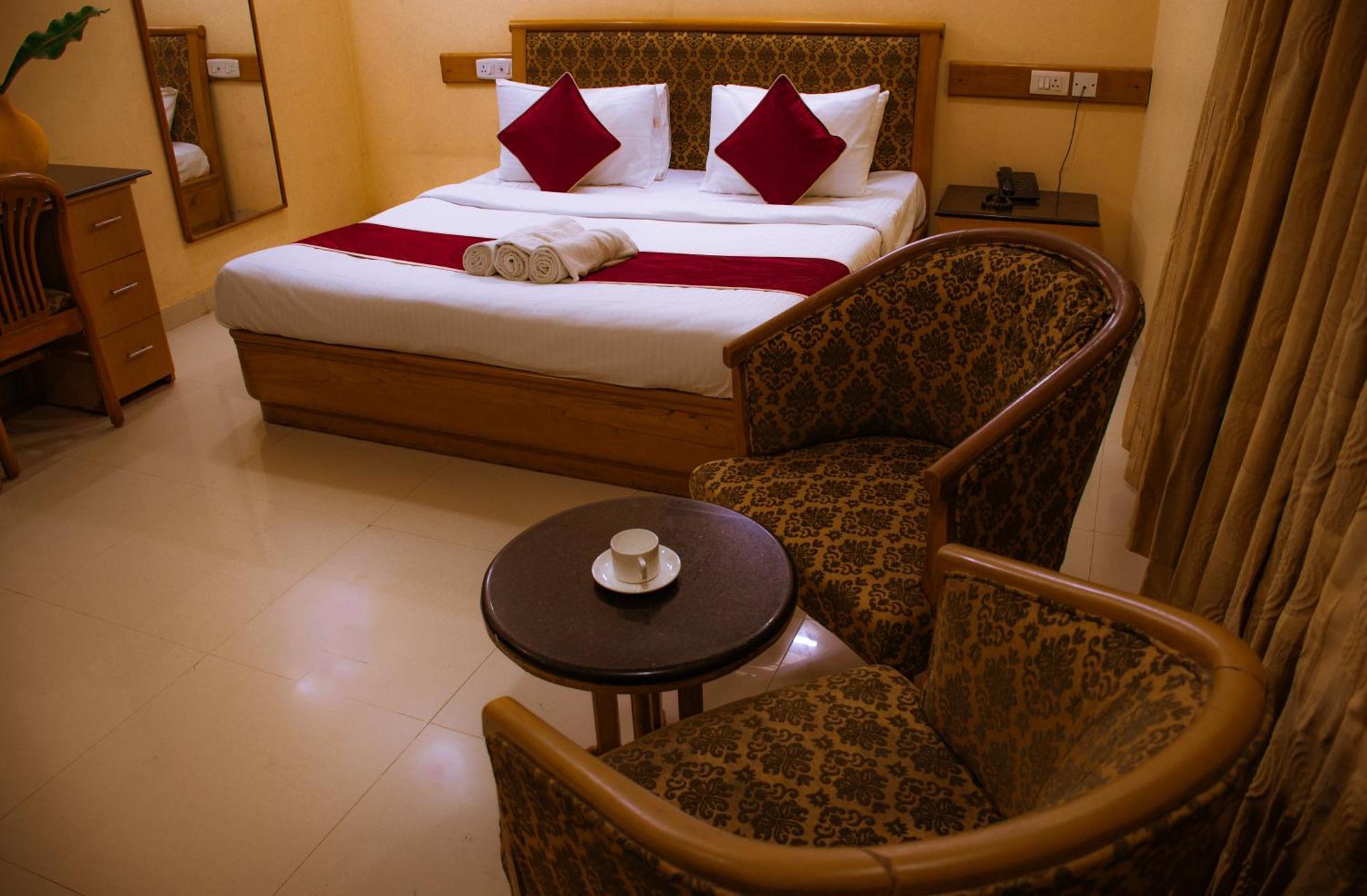 Naksha Tree Hotels - Mogappair Chennai Extérieur photo